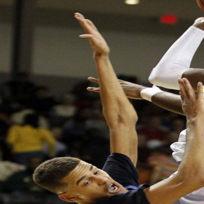 High School Boys Basketball Preview 2014 15 804 Varsity