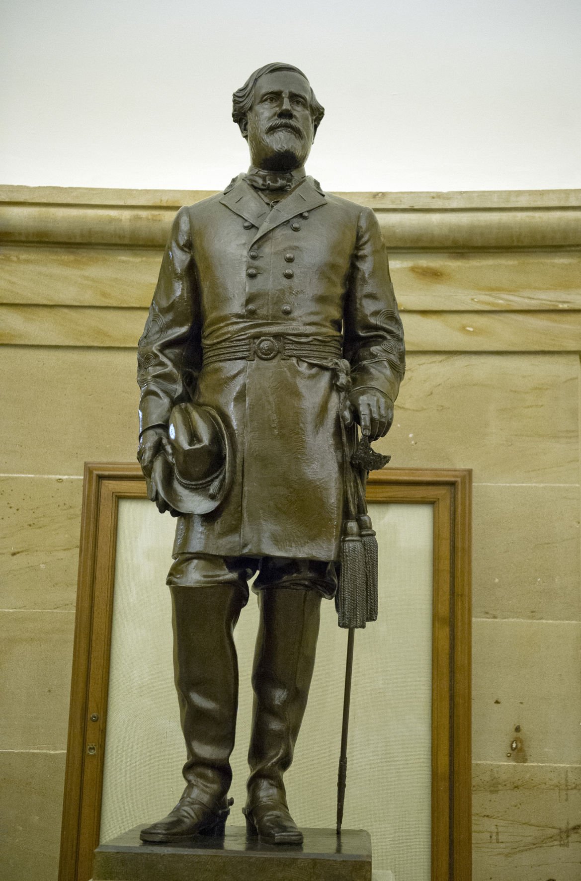 capitol lee statue robert virginia general richmond museum history hall state statuary assembly national gen accept statues bill agrees culture