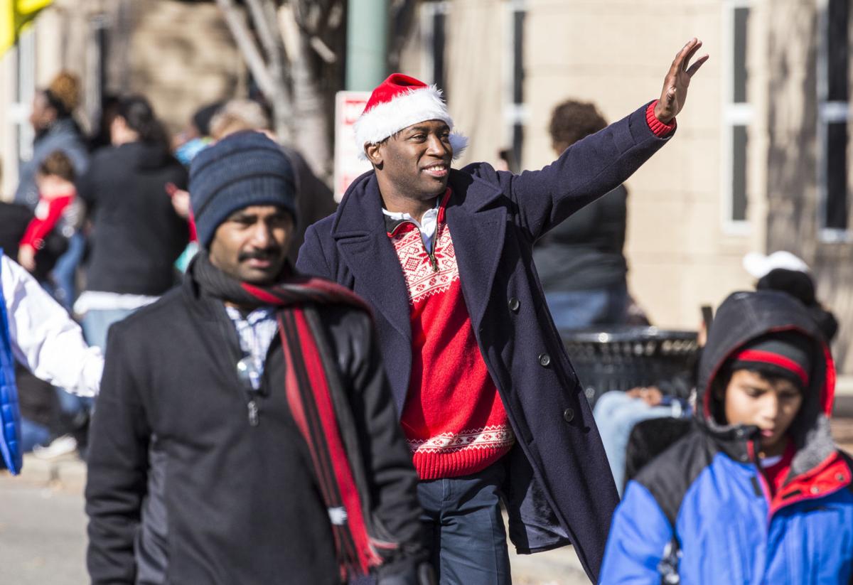 Richmond couple gets married at the Dominion Energy Christmas Parade