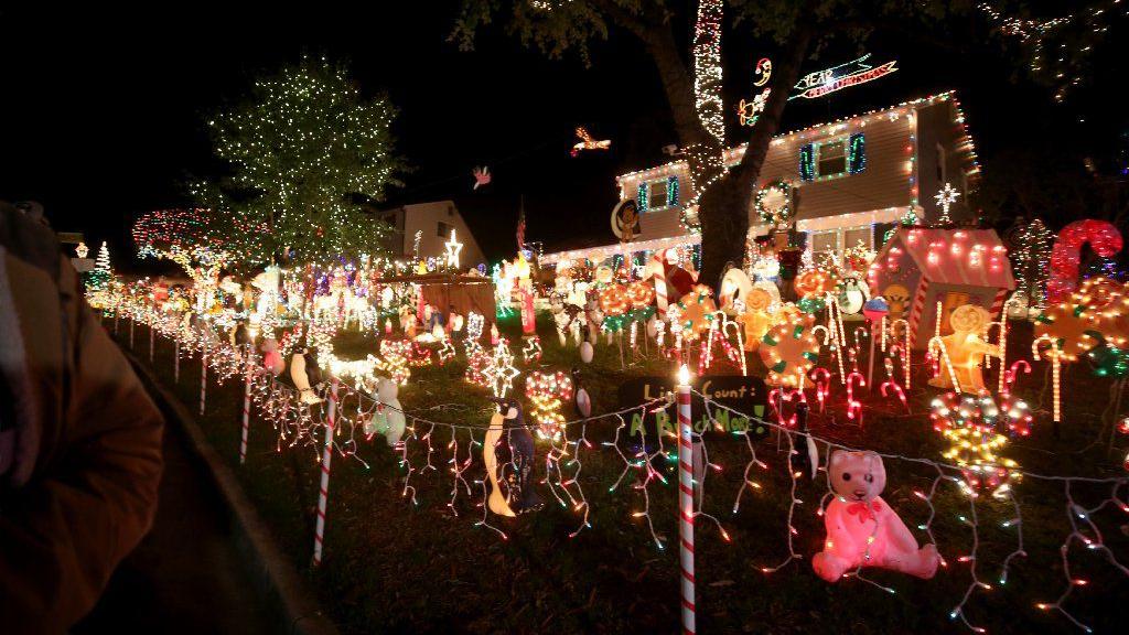PHOTOS Homes on the 2019 Tacky Lights Tour RTD Tacky Lights Tour