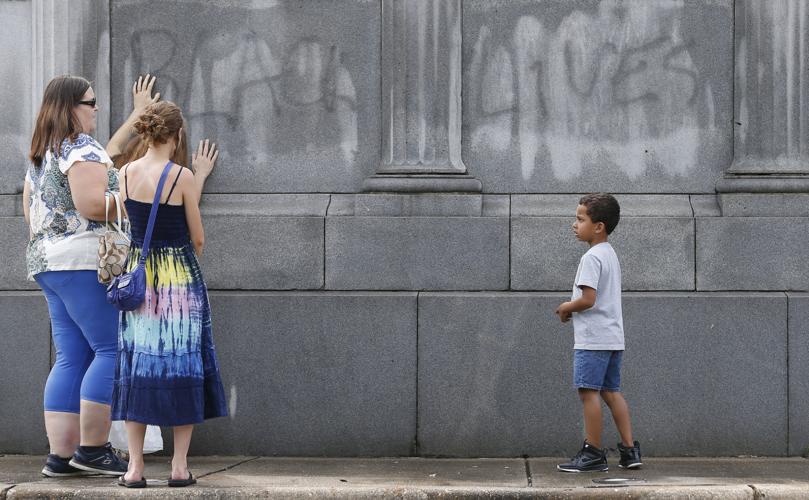 JEFFERSON DAVIS MONUMENT