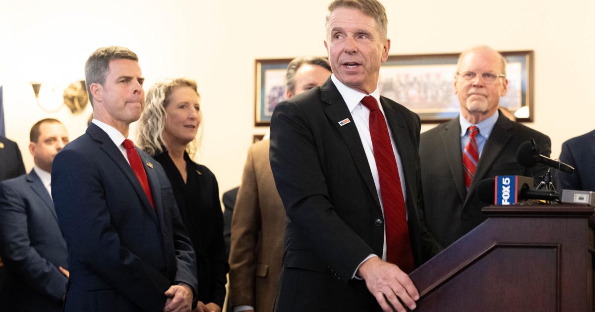 With districts uncertain, Republicans dig in to defend seats