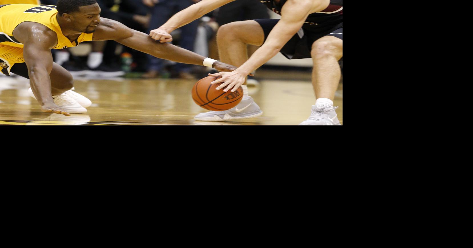 PHOTOS RandolphMacon vs. HampdenSydney men's basketball game