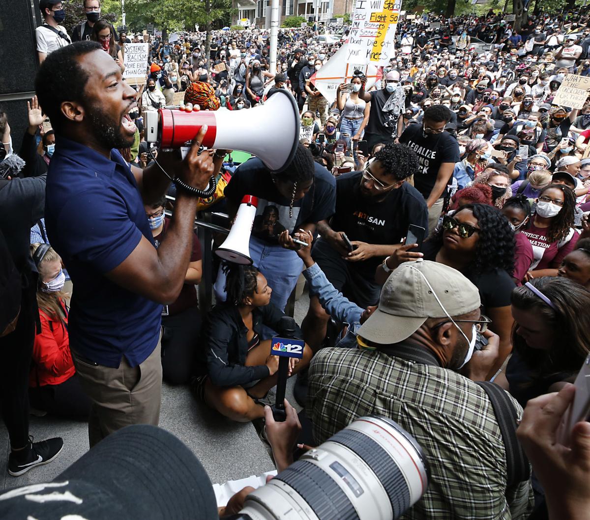 20200603_MET_PROTEST_STONEY_JM01