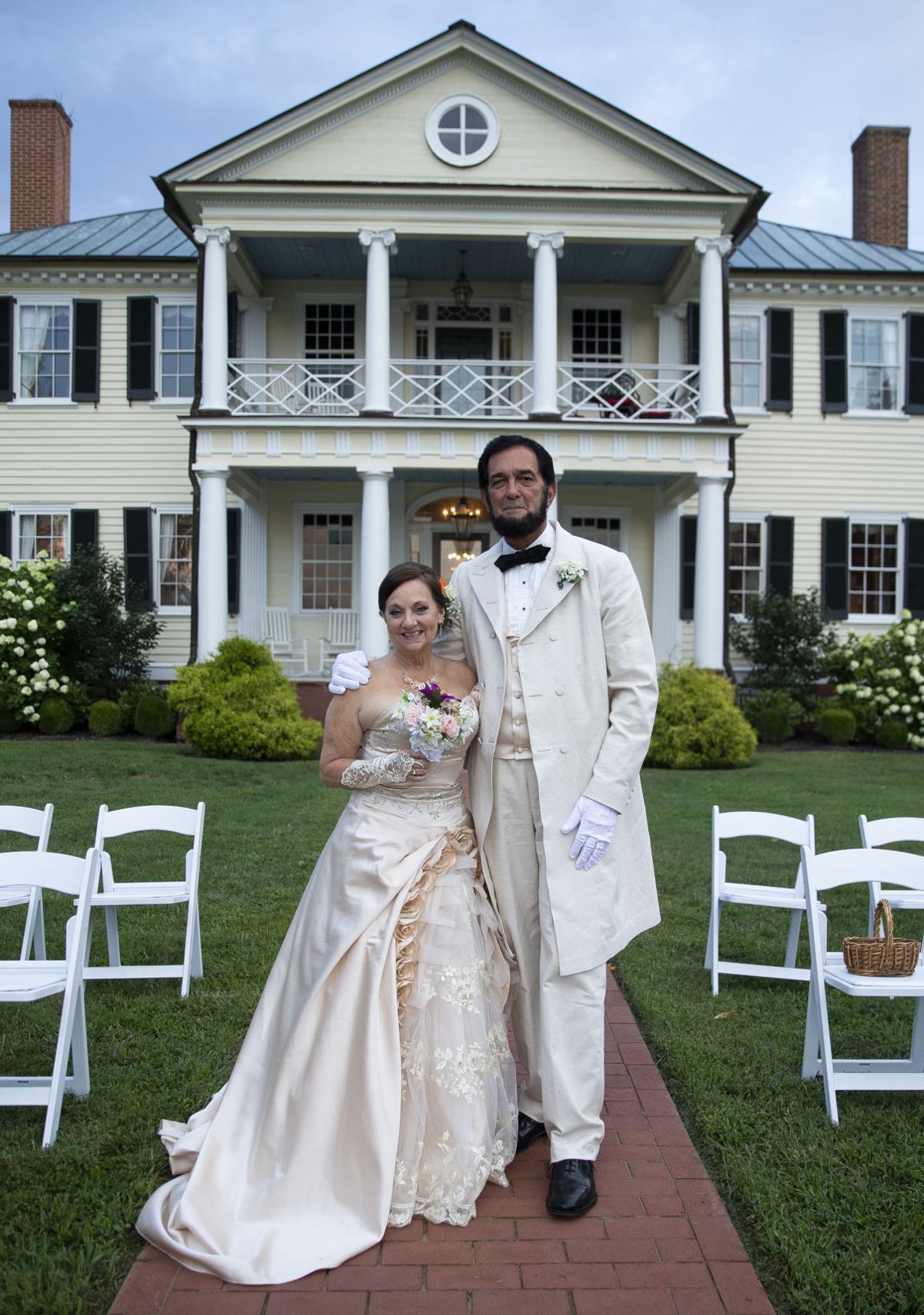'Mary Todd' marries her 'Abraham Lincoln' at the birthplace of James