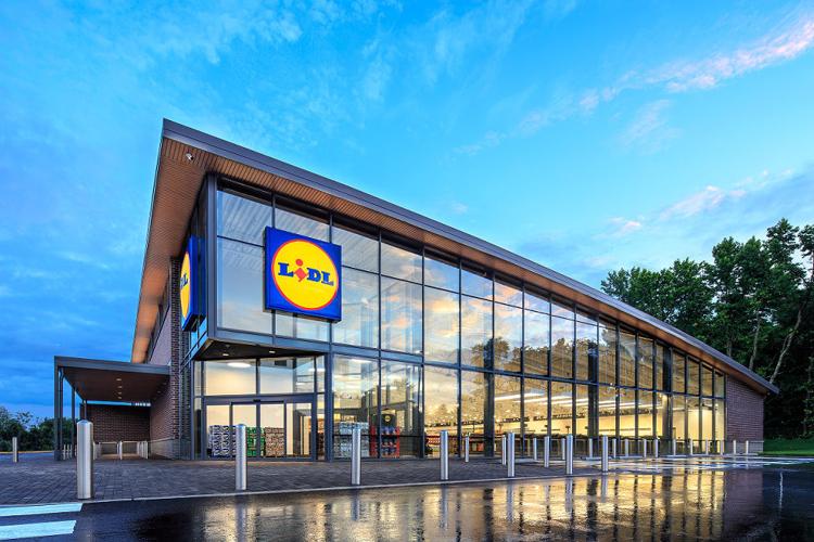 Lidl supermarket chain offers car leasing online in Germany