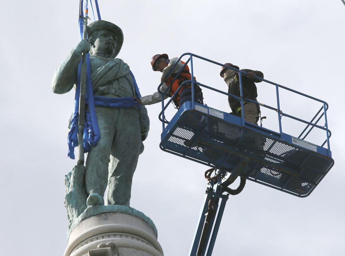 20200709_MET_STATUE_BB09