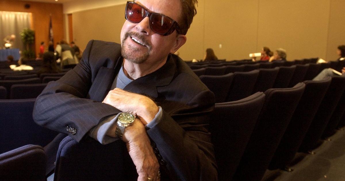 Tom Robbins, witty novelist, former Richmonder, dies at 92