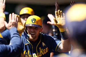 BASEBALL-MLB-CIN-MIL/