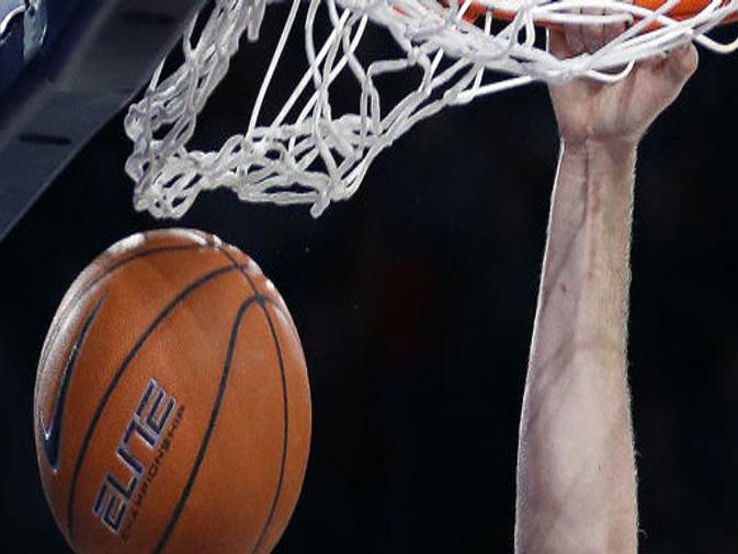 Cline S 27 Points Helps Richmond Rebound Beat Stetson Richmond
