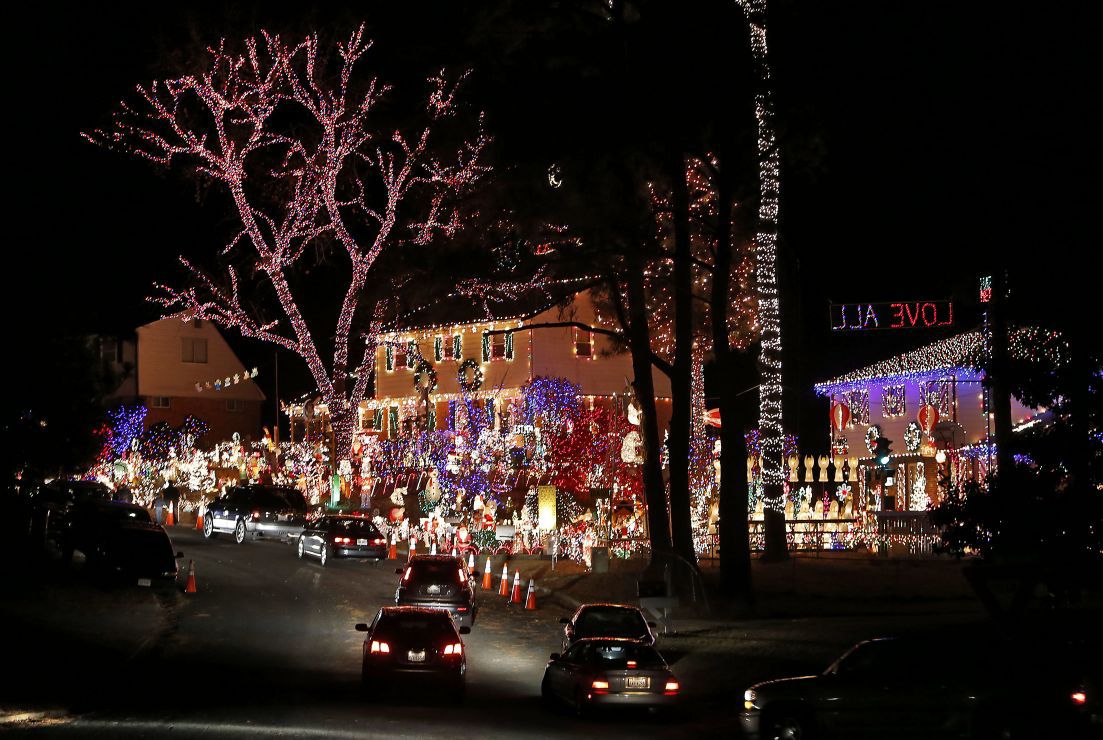 Richmond Tacky Light Houses Having Grand Illuminations On Thanksgiving ...