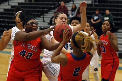 J R Tucker Girls Turn Up The Energy In Second Half And Beat Glen
