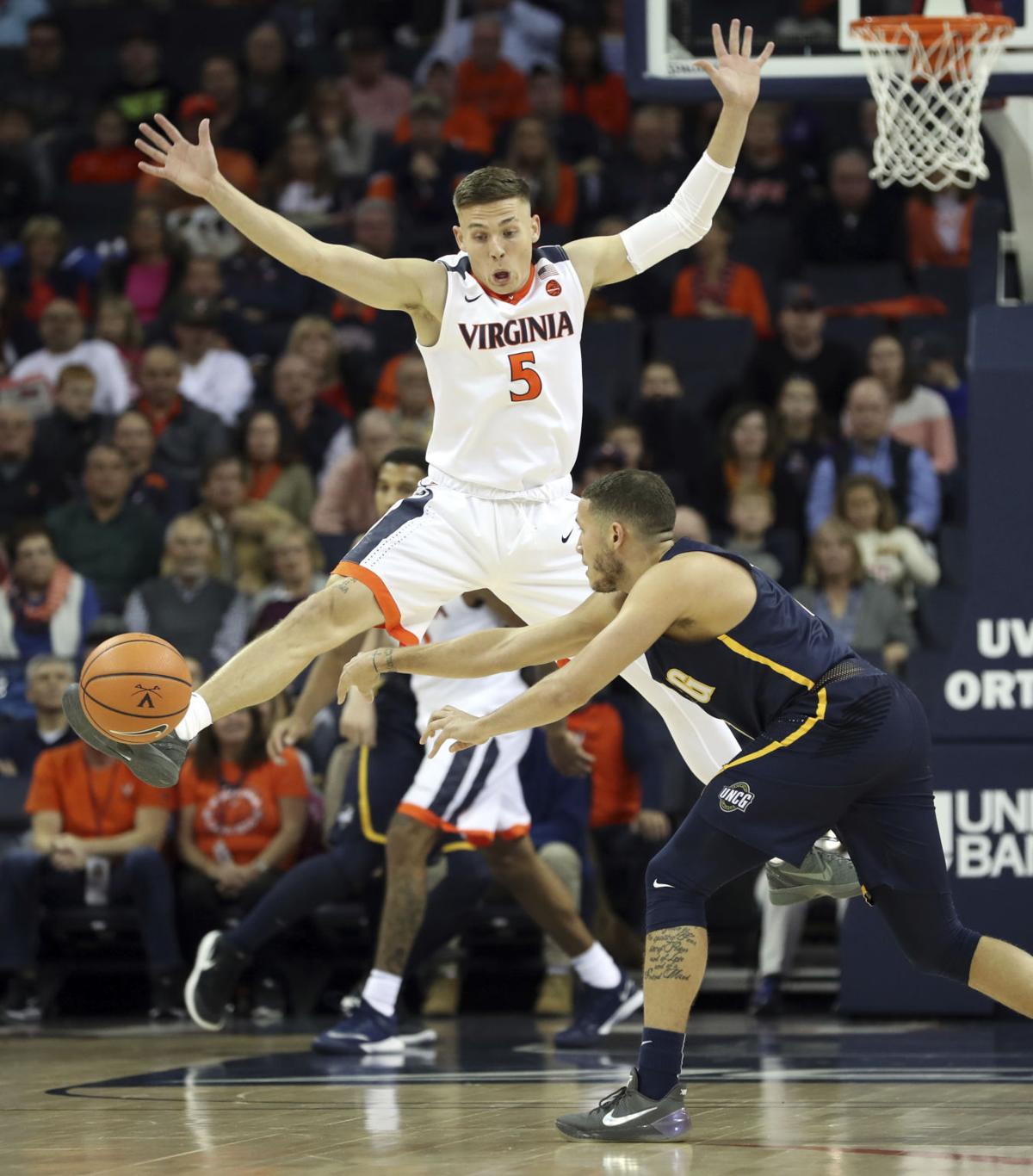 Uva Wins Ugly In Hoops Opener University Of Virginia Richmond Com