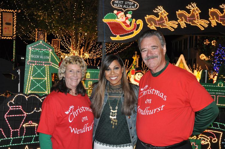 Thompsons on "Great Christmas Light Fight"