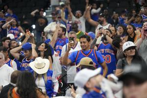 BASKETBALL-NBA-SAS-NYK/
