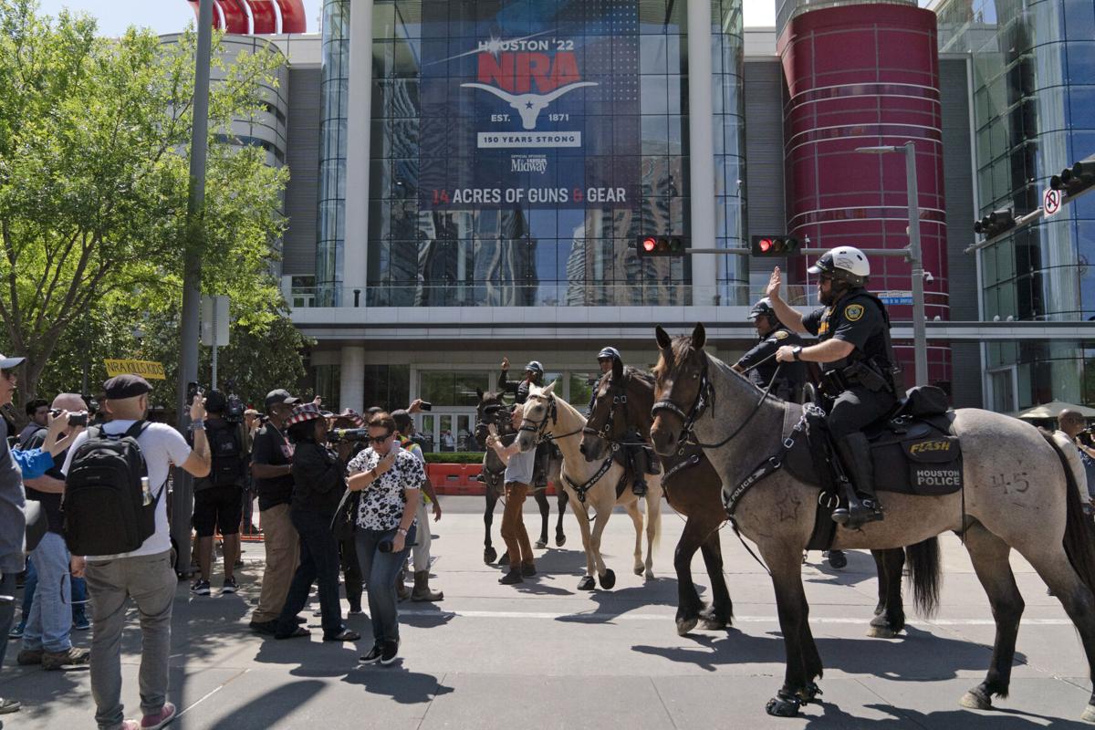 Gabe Kapler protest: SF Giants' Zaidi backs anti-gun violence message