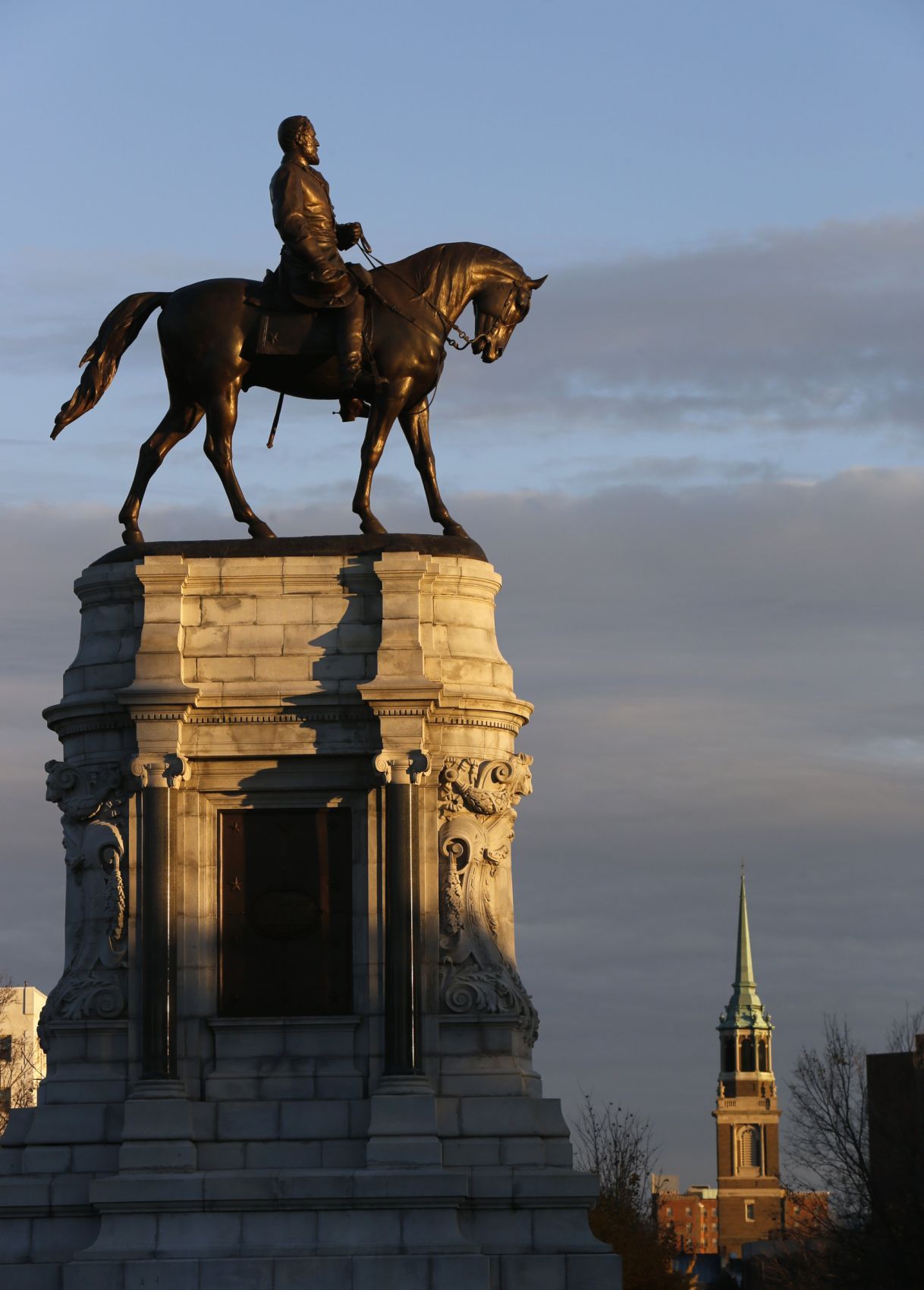 PRO AND CON: Should Confederate Monuments Be Removed?