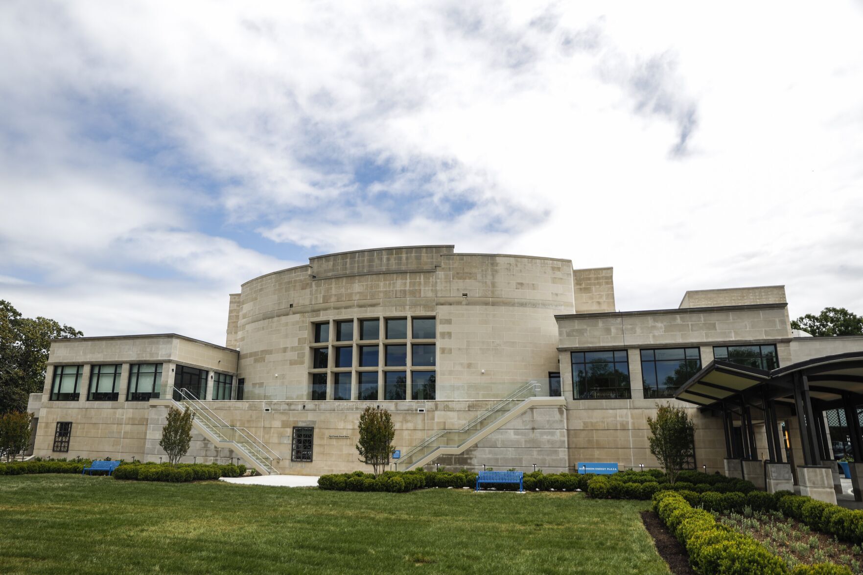 100-year Old Magnolia Trees Removed At Virginia Museum Of History ...