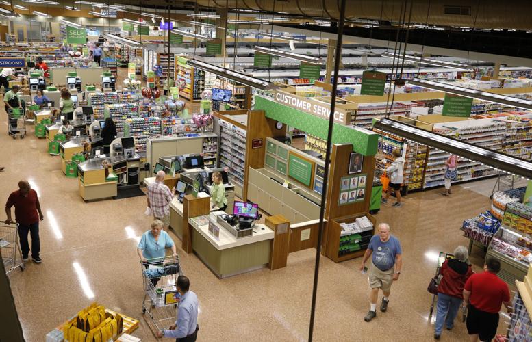 The Produce Aisle at a Publix Grocery Store in Orlando, Florida Waiting To  Be Purchased by Customers Editorial Stock Image - Image of cantalope,  consumerism: 182167744