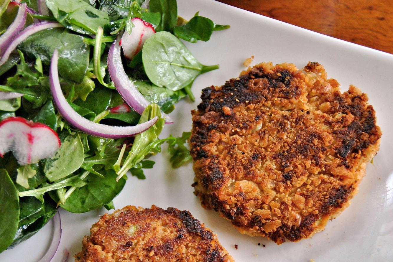 Recipe Deviled Salmon Cakes with Lemon Yogurt Sauce