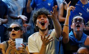 SOCCER-WORLDCUP-FRA-SEN/FANS-PARIS