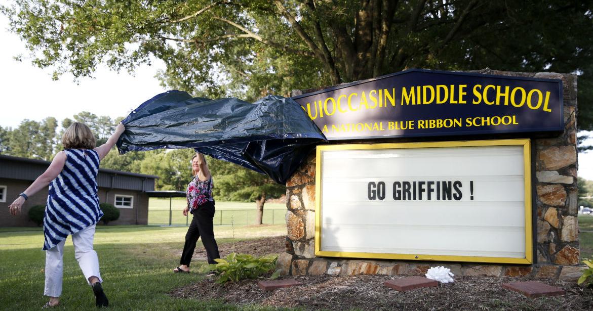 PHOTOS Quioccasin Middle School unveils new sign