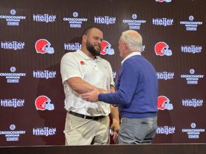Joel Bitonio shakes hands with Browns owner Jimmy Haslam after announcing his retirement from the NFL in Berea on June 10, 2026.
