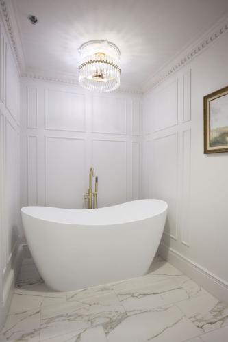 Publisher Hotel Bathtub