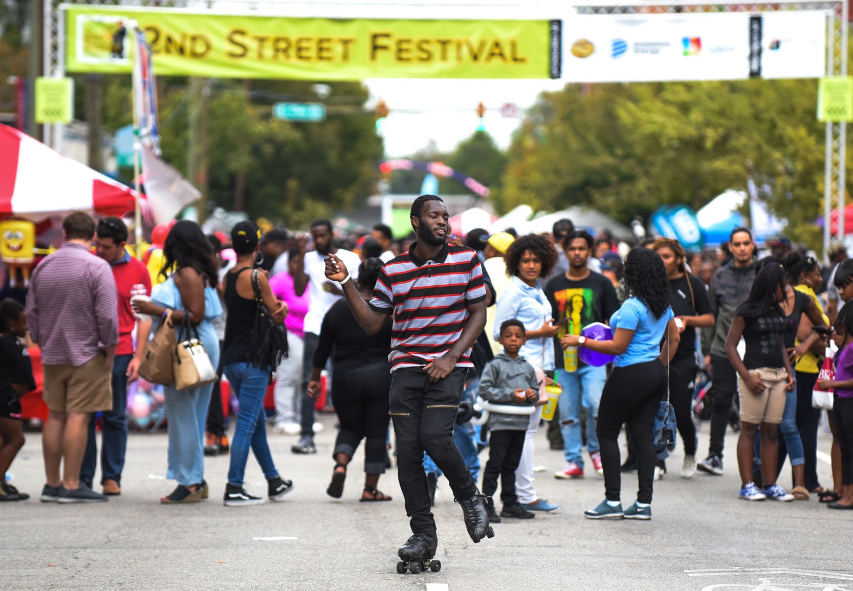 2nd Street Festival Opens With Music Crowds And Antique Cars Local   59d95532da7e7.image 