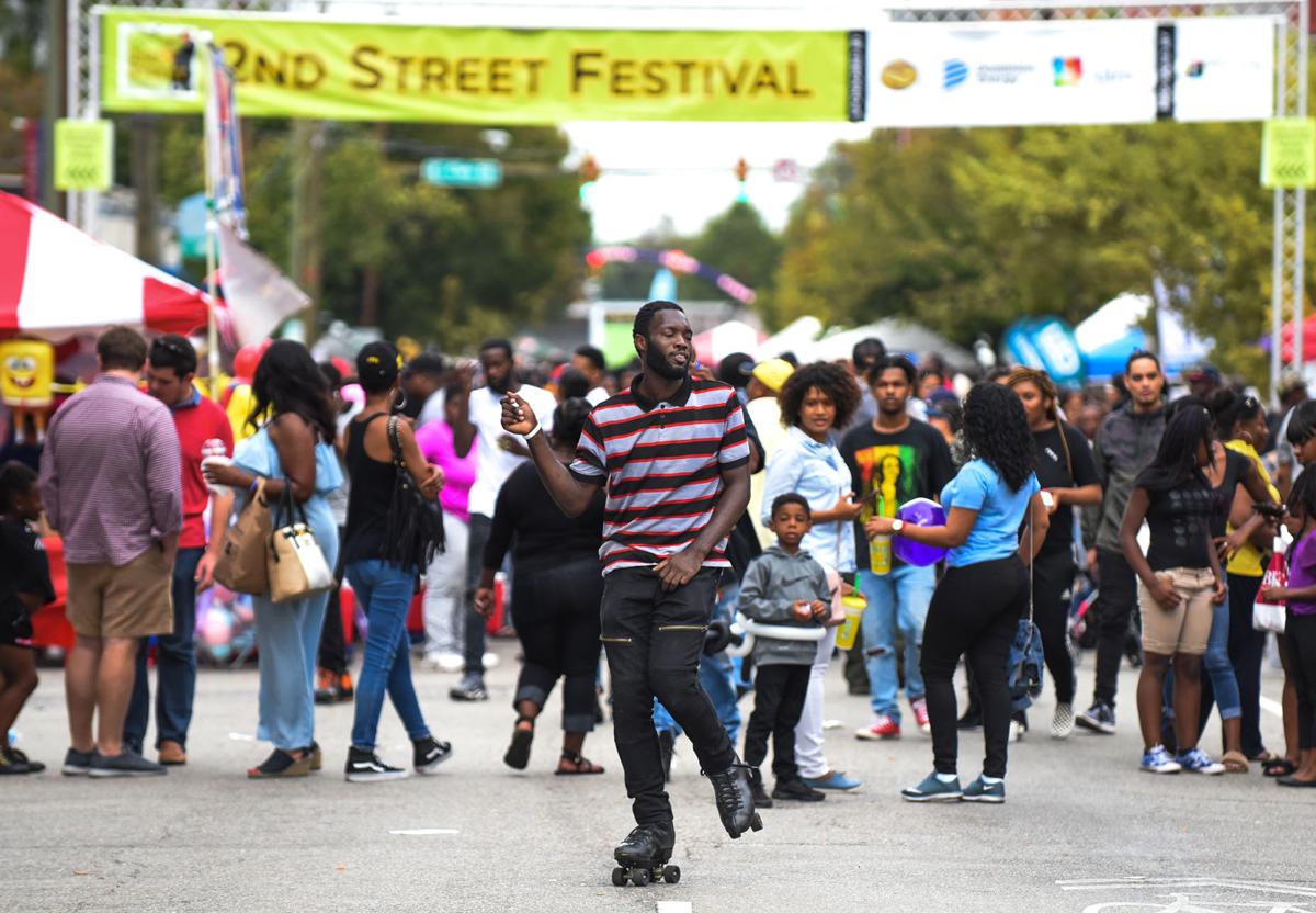 2nd Street Festival opens with music, crowds and antique cars Local