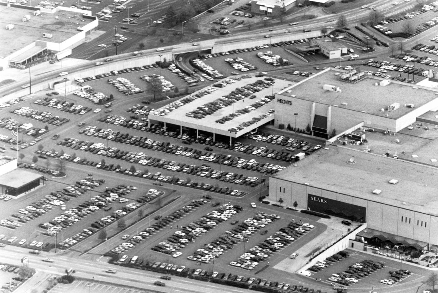 17 archive photos of Regency Mall