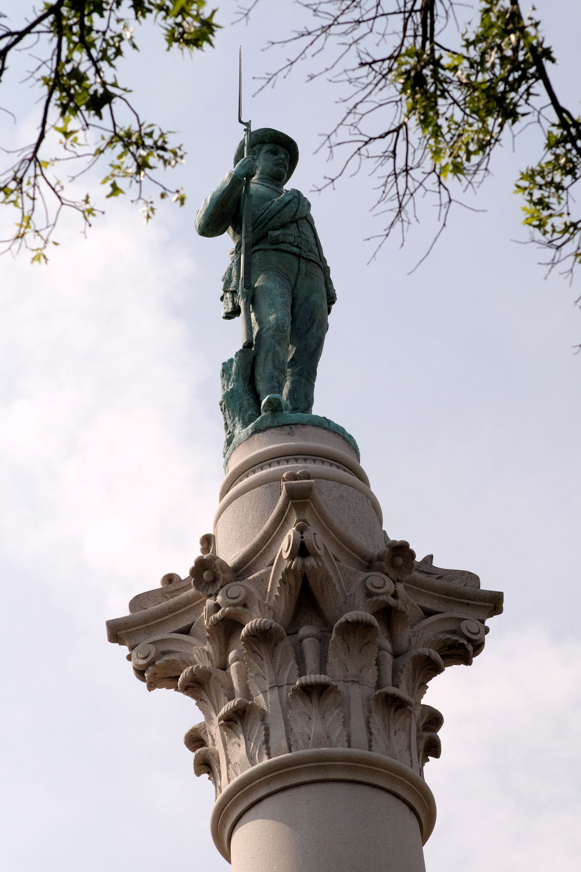 Confederate Soldiers and Sailors Monument vandalized City of Richmond