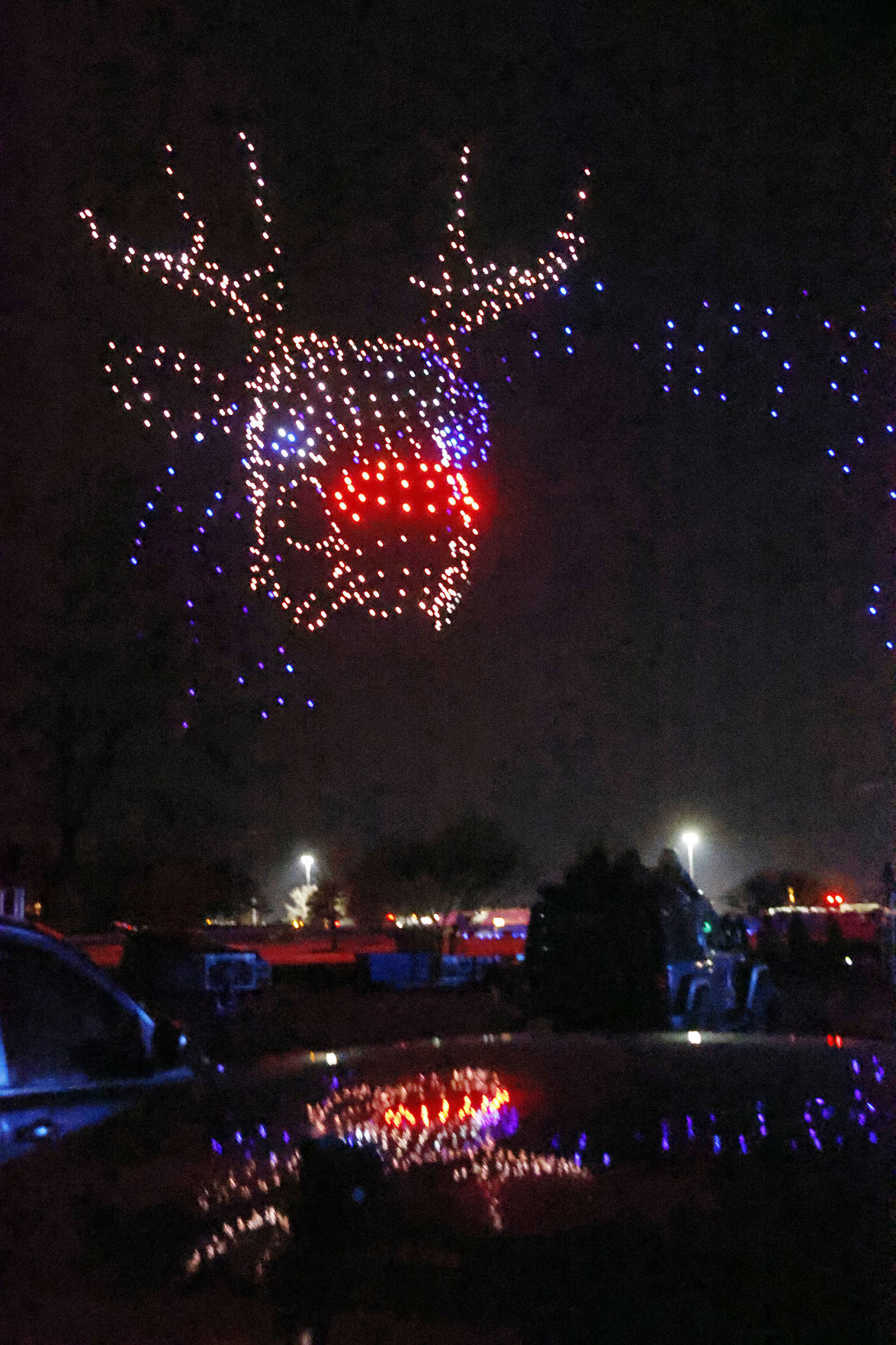 Walmart Holiday Drone Light Show lights up Phoenix Raceway