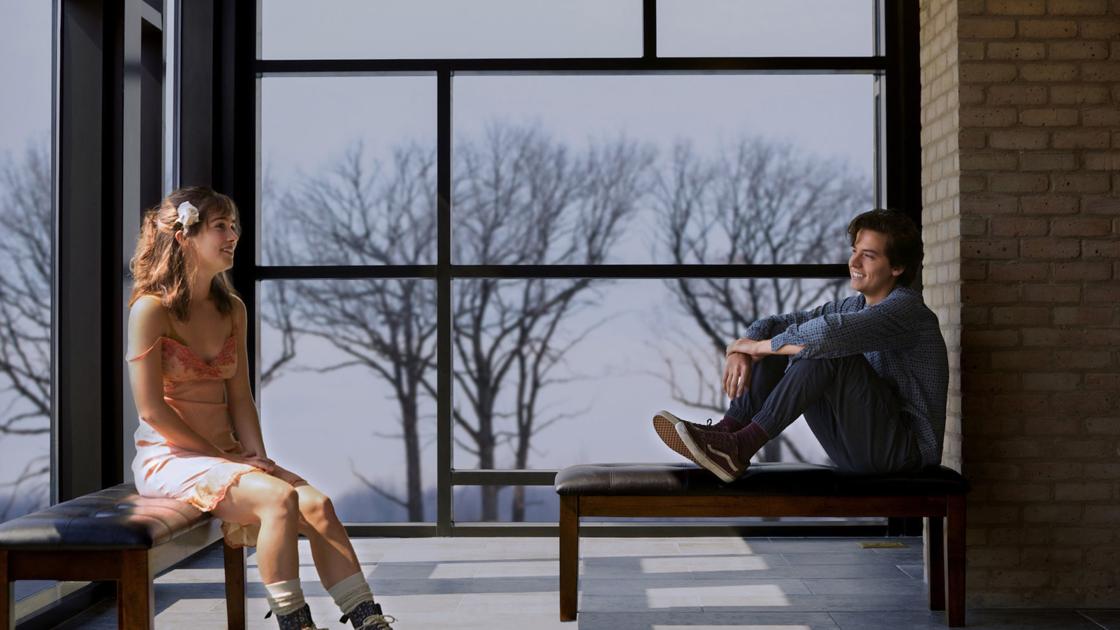 Movie Review It S Easy To Fall In Love With Five Feet Apart