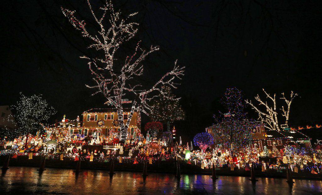 Richmond Christmas Events. 2022 9606 Asbury Court RTD Tacky Lights West End