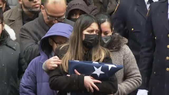 Emotional final salute to slain NYPD office