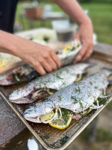 Smoke in Chimneys: preparing fish