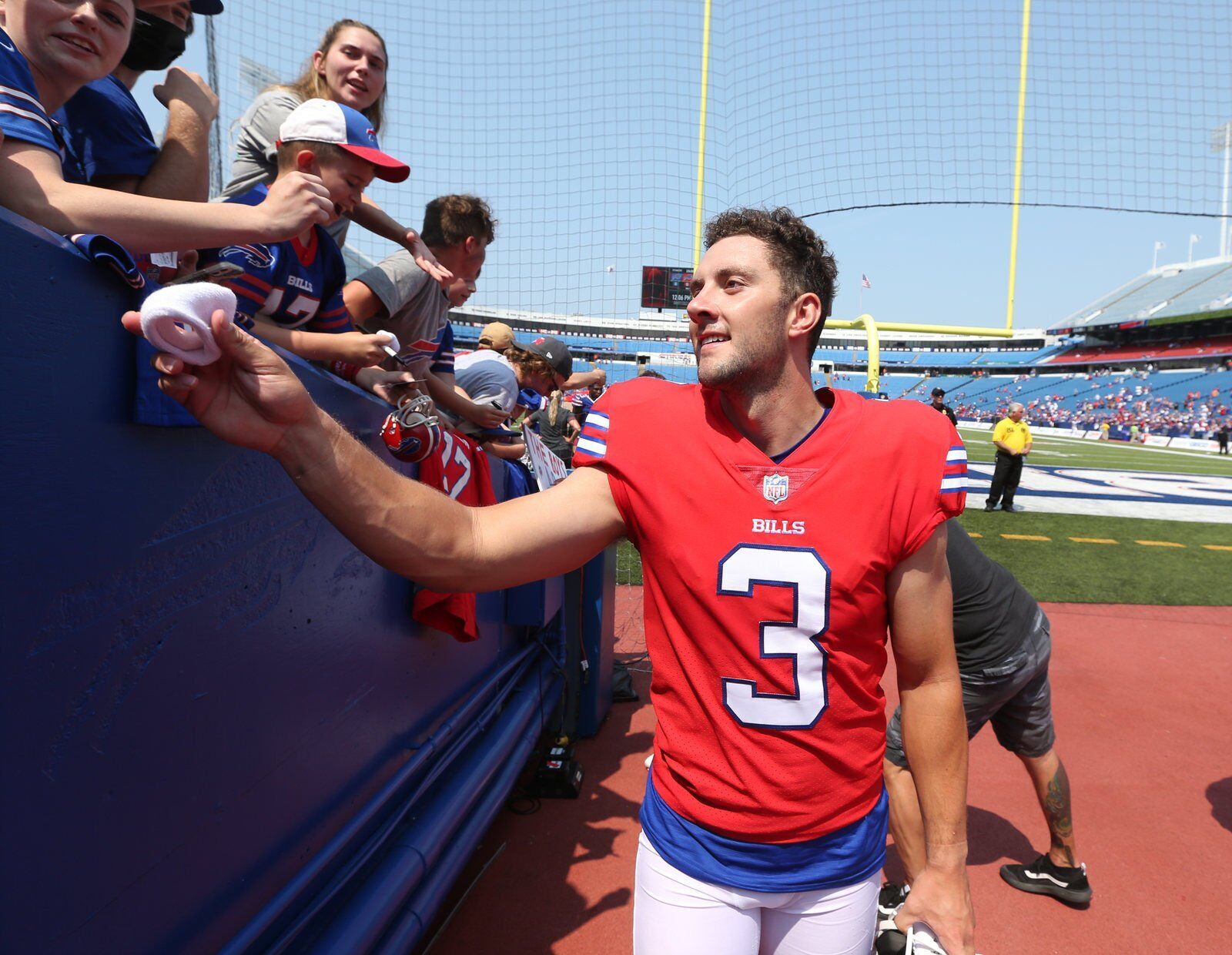 Bills punter requests photo with Josh Allen after first punt less