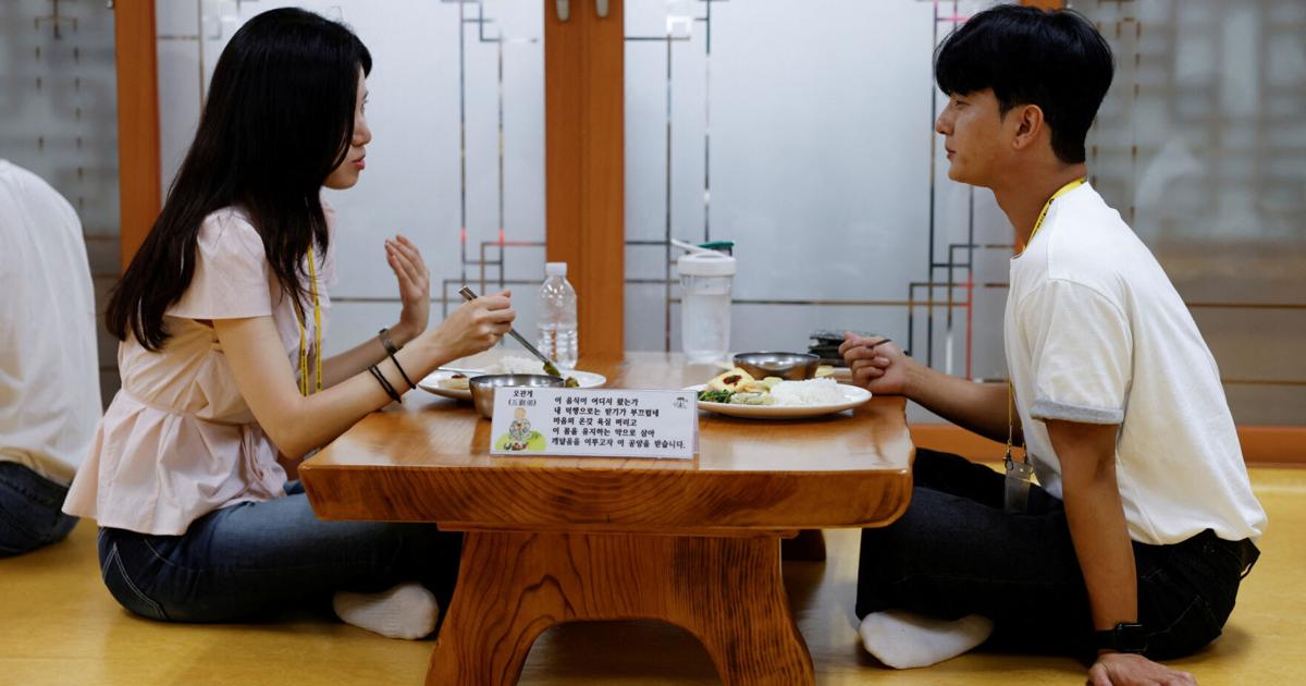 South Korean singles look for their dream match at Buddhist temple retreat