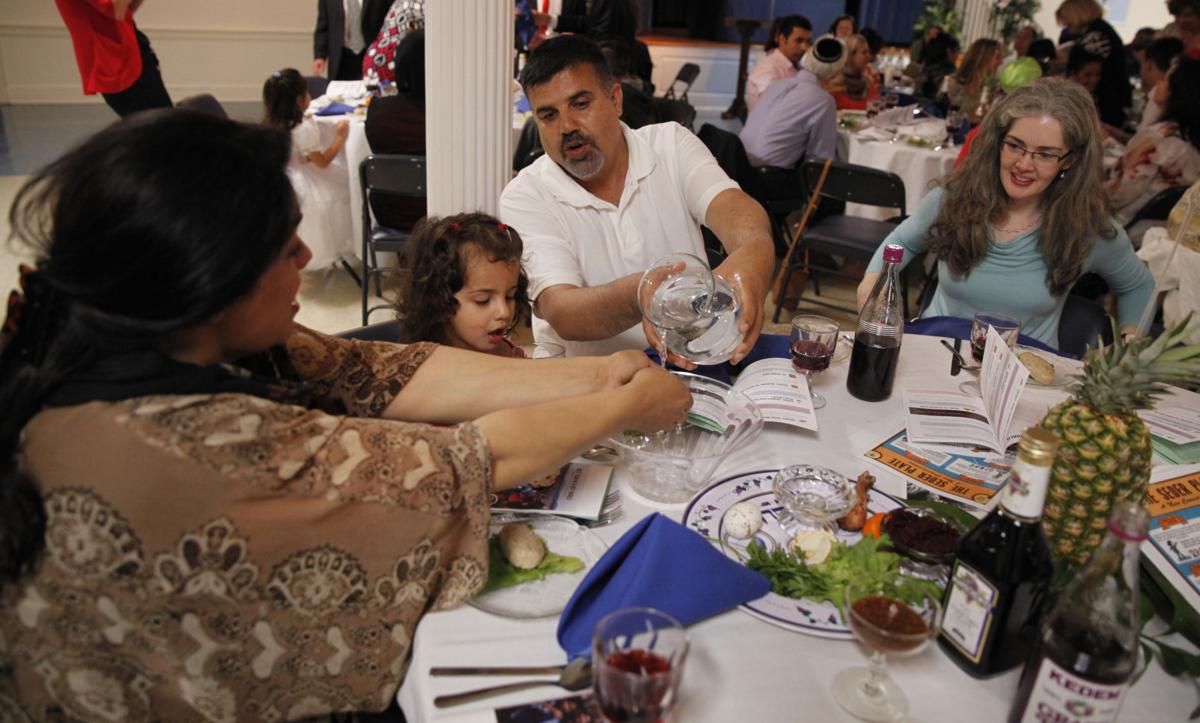 Richmond Jewish congregation refugees to Passover ritual