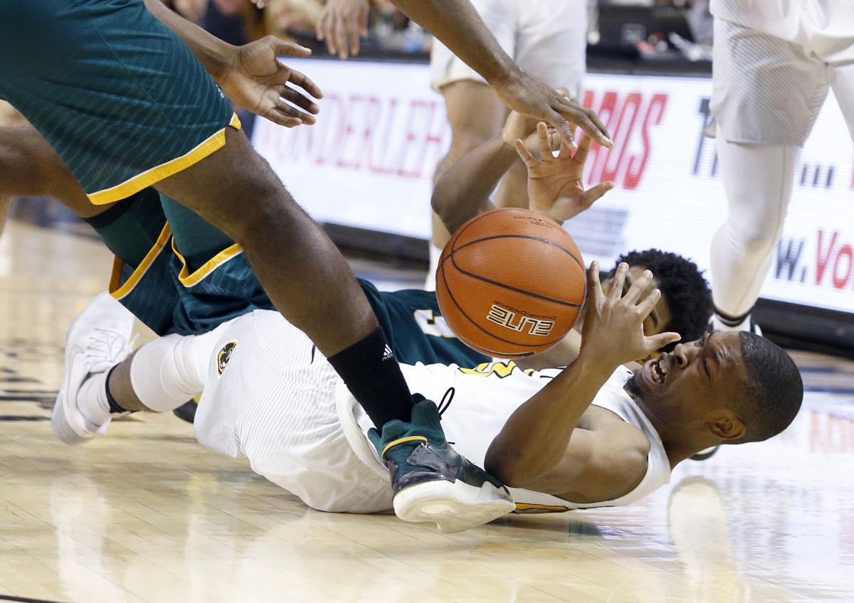PHOTOS VCU 72, Mason 60 men's basketball game Sports