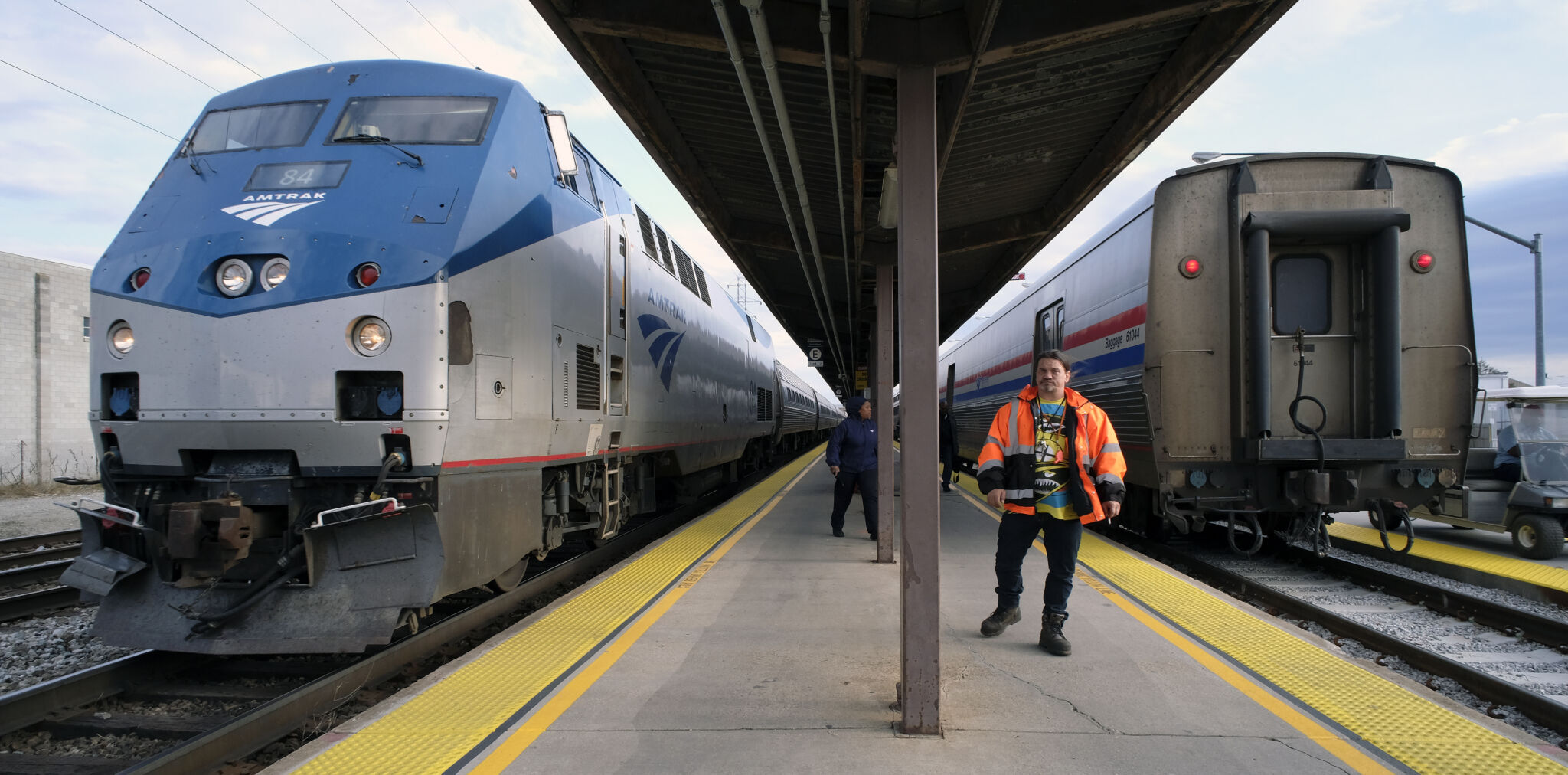 Virginia awards contracts to expand passenger rail service