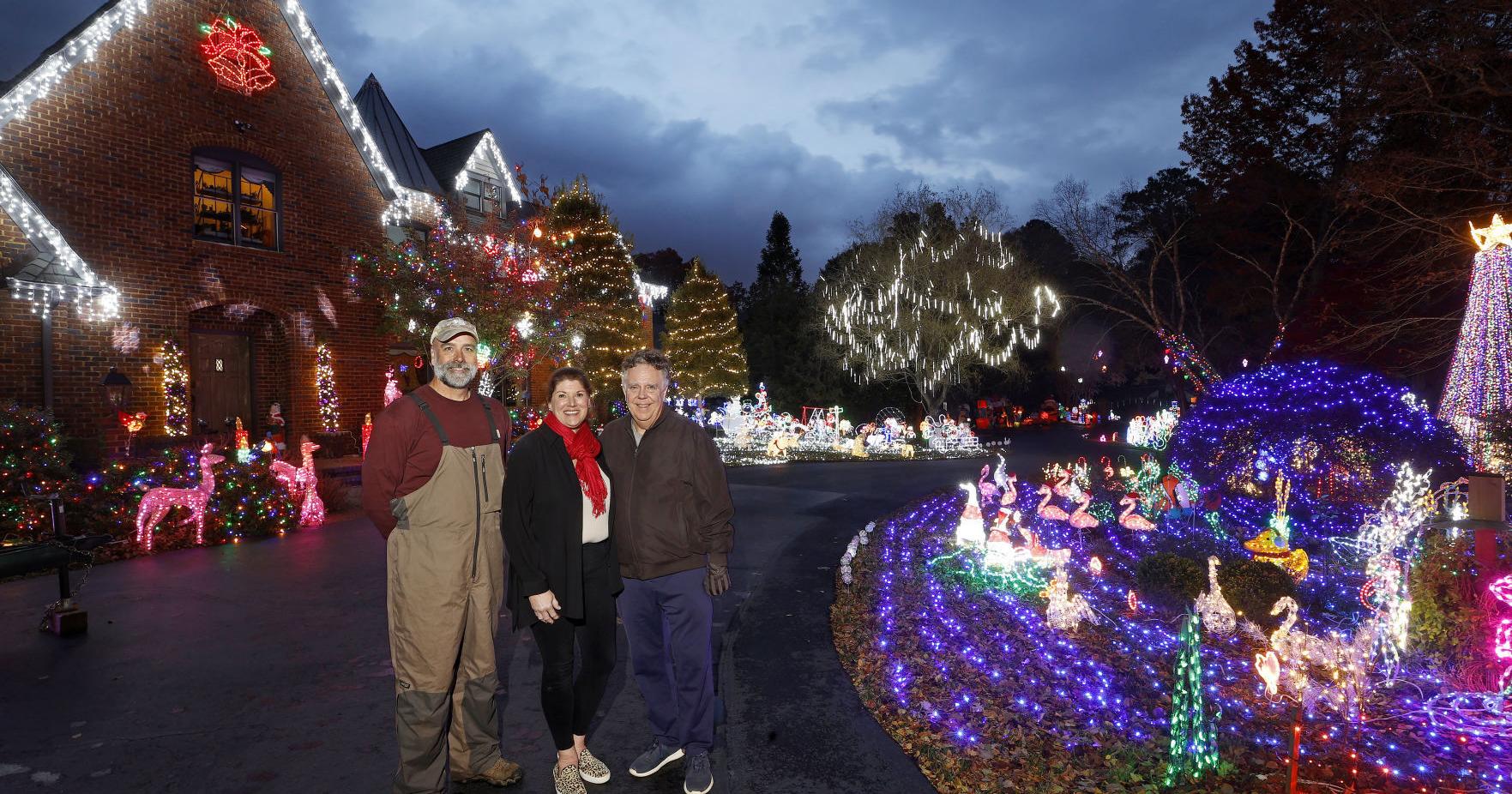 'Tacky light' holiday house on River Road retires from tour - Vimarsana News