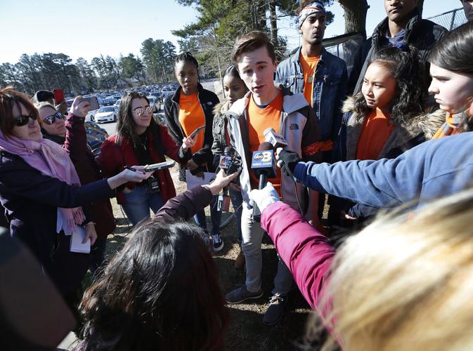 20180315_MET_WALKOUT_AWE01