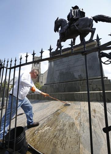 20170827_MET_STUART_AWE01