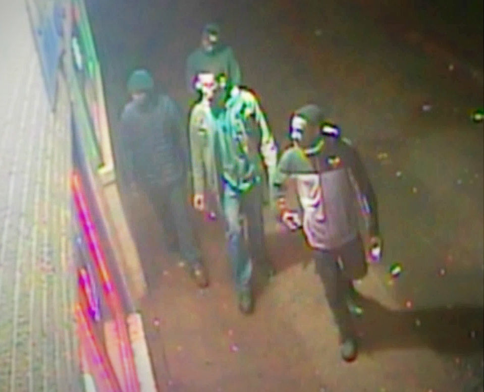 Richmond police looking for suspects in Carver Street robbery