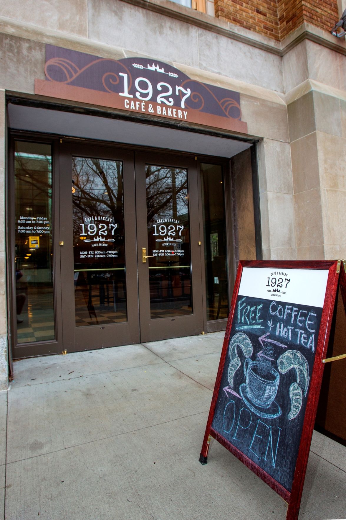 1927 Café & Bakery in Altria Theater is now open Restaurant News