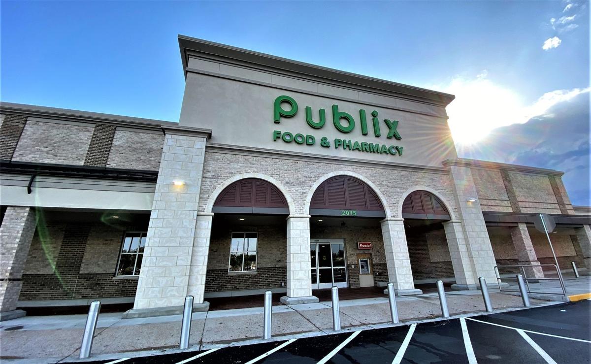 Publix open store in the Huguenot Village shopping center
