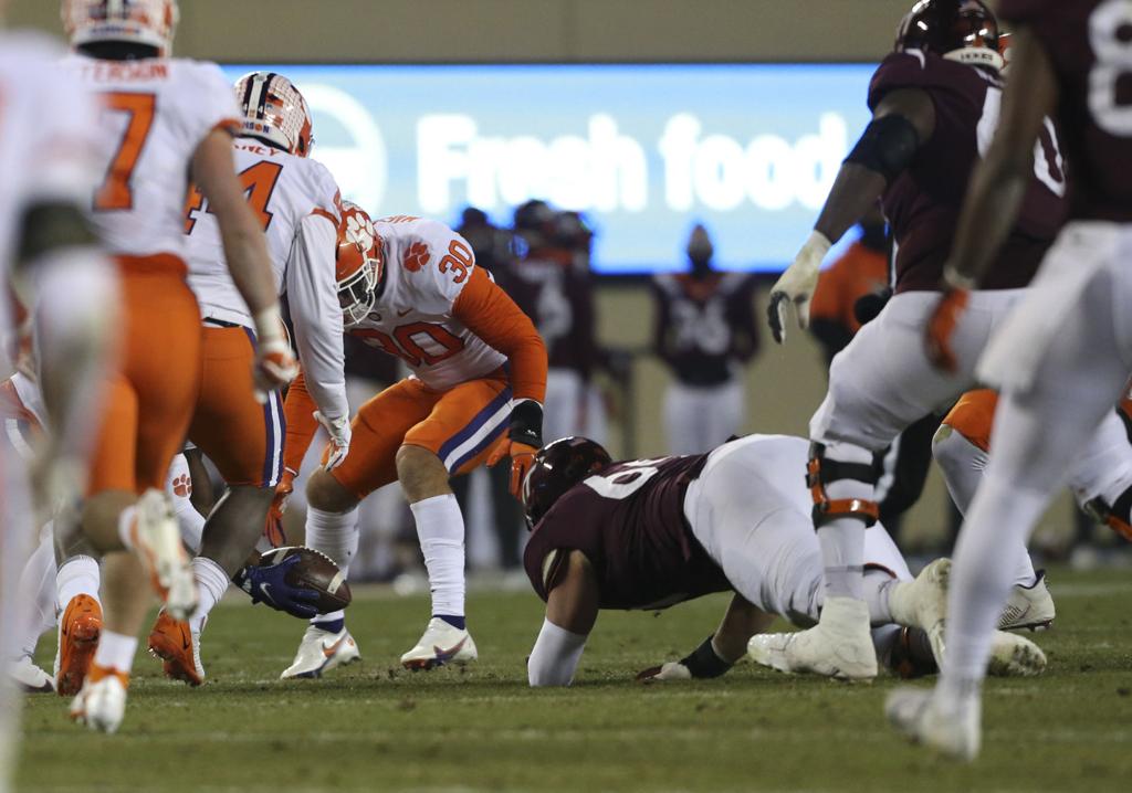 Virginia Tech Quarterback Hendon Hooker Struggled With Cold Weather Against Clemson Not A Medical Condition College Sports Richmond Com