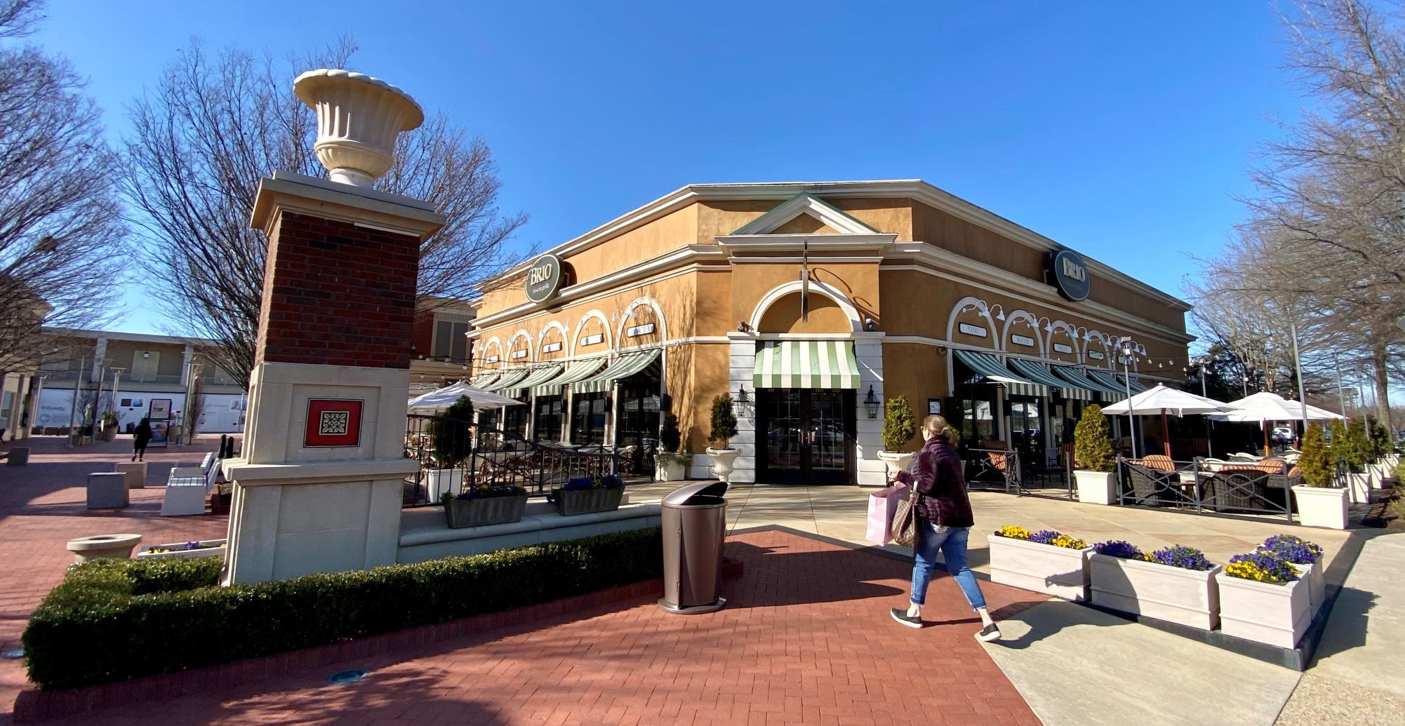 hollister macarthur mall